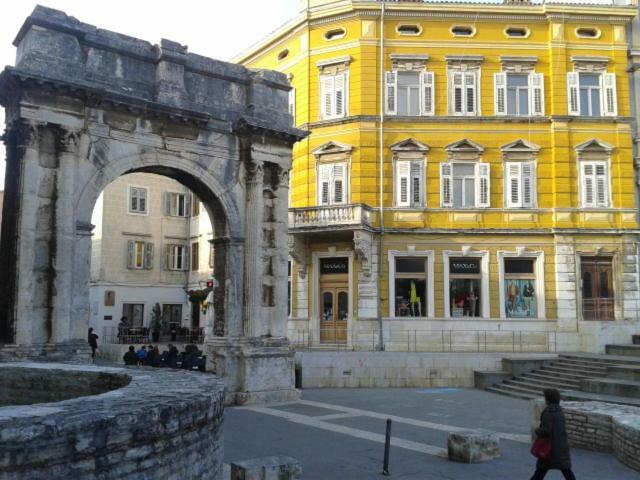 Royal Apartment Pula Buitenkant foto